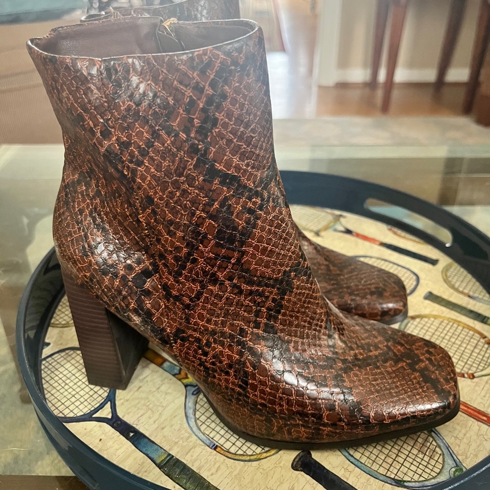 ADORABLE BROWN BOOTIES WORN ONCE
